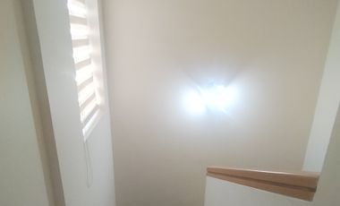 CASA EN CIUDAD DE LOS VALLES CON QUINCHO, TERRAZA Y PISCINA