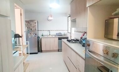 CASA EN CIUDAD DE LOS VALLES CON QUINCHO, TERRAZA Y PISCINA