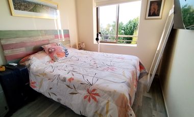 CASA EN CIUDAD DE LOS VALLES CON QUINCHO, TERRAZA Y PISCINA
