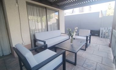 CASA EN CIUDAD DE LOS VALLES CON QUINCHO, TERRAZA Y PISCINA