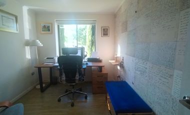 CASA EN CIUDAD DE LOS VALLES CON QUINCHO, TERRAZA Y PISCINA
