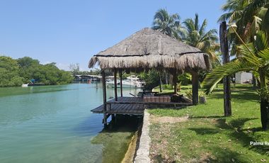 VILLA EN FRENTE LA LAGUNA
