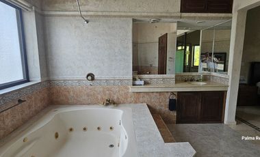 VILLA EN FRENTE LA LAGUNA