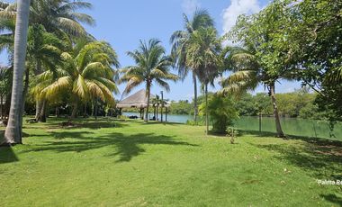 VILLA EN FRENTE LA LAGUNA