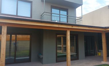 CASA EN VENTA 3D/3B EN CONDOMINIO CIUDAD DE LOS VALLES