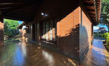 VENTA | IMPORTANTE RESIDENCIA EN ESQUINA – BARRIO TENIS CLUB, OBERÁ