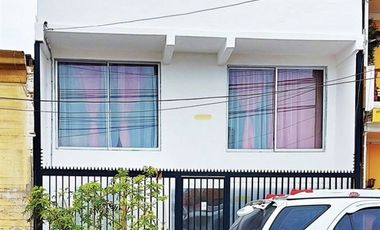 Casa en Venta en Esquina calle Vivar