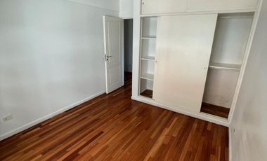 Alquiler departamento de 3 ambientes con cochera en San Isidro