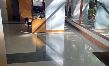 Alquiler departamento de 3 ambientes con cochera en San Isidro