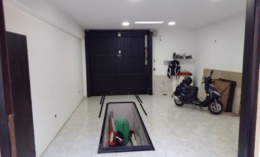 Casa de 2 dormitorios y cochera en Republica de La Sexta