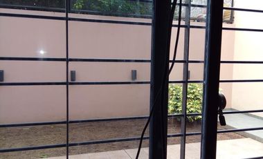 Casa de 2 dormitorios y cochera en Republica de La Sexta