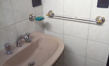 Casa de 2 dormitorios y cochera en Republica de La Sexta