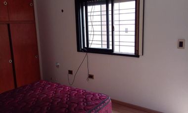 Casa de 2 dormitorios y cochera en Republica de La Sexta