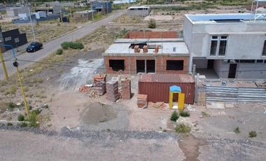 Oportunidad!! Duplex en venta en Barrio Prima Terra, a metros del rio Neuquén, financiados