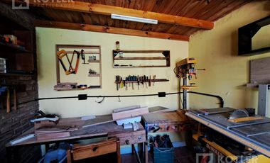 Hermosa Casa en José Mármol con 2 dormitorios con  quincho y pileta