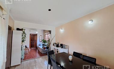 Hermosa Casa en José Mármol con 2 dormitorios con  quincho y pileta