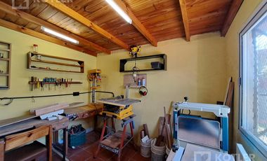 Hermosa Casa en José Mármol con 2 dormitorios con  quincho y pileta