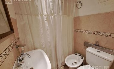 Hermosa Casa en José Mármol con 2 dormitorios con  quincho y pileta