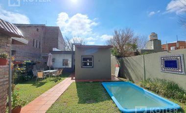 Hermosa Casa en José Mármol con 2 dormitorios con  quincho y pileta