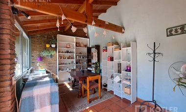 Hermosa Casa en José Mármol con 2 dormitorios con  quincho y pileta