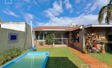 Hermosa Casa en José Mármol con 2 dormitorios con  quincho y pileta