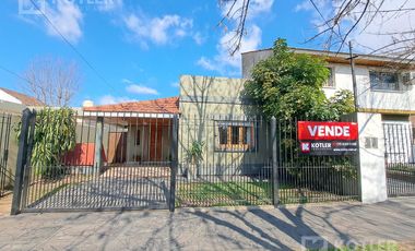 Hermosa Casa en José Mármol con 2 dormitorios con  quincho y pileta