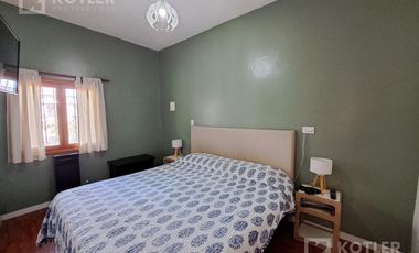 Hermosa Casa en José Mármol con 2 dormitorios con  quincho y pileta