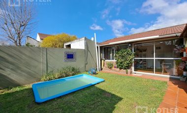 Hermosa Casa en José Mármol con 2 dormitorios con  quincho y pileta