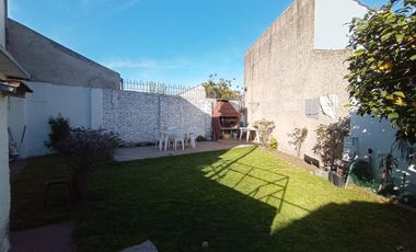 EXCELENTE CASA EN PB CON JARDIN Y ESPACIO GUARDA COCHE - PH