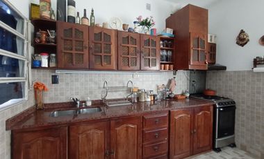 EXCELENTE CASA EN PB CON JARDIN Y ESPACIO GUARDA COCHE - PH