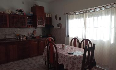 EXCELENTE CASA EN PB CON JARDIN Y ESPACIO GUARDA COCHE - PH