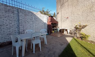 EXCELENTE CASA EN PB CON JARDIN Y ESPACIO GUARDA COCHE - PH