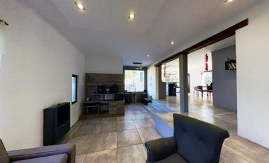 Casa 3 ambientes con parque Barrio El Tejado!