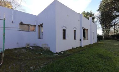 Casa 3 ambientes con parque Barrio El Tejado!