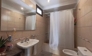 Casa 3 ambientes con parque Barrio El Tejado!