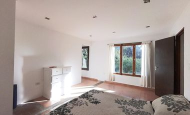 Casa 3 ambientes con parque Barrio El Tejado!