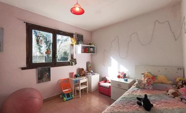 Casa 3 ambientes con parque Barrio El Tejado!