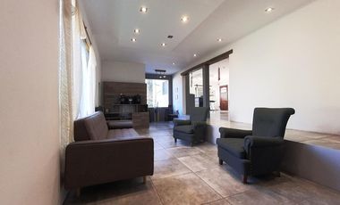 Casa 3 ambientes con parque Barrio El Tejado!