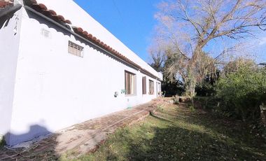 Casa 3 ambientes con parque Barrio El Tejado!