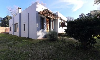 Casa 3 ambientes con parque Barrio El Tejado!