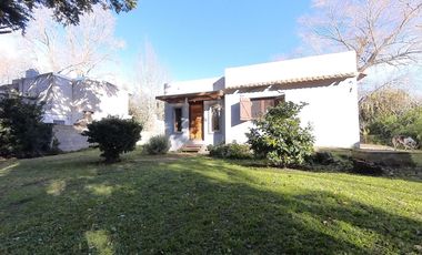 Casa 3 ambientes con parque Barrio El Tejado!