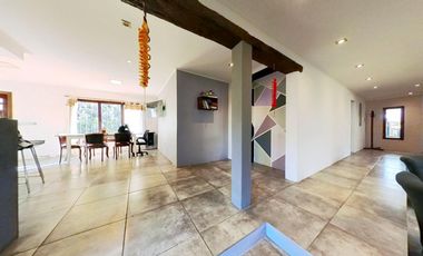 Casa 3 ambientes con parque Barrio El Tejado!