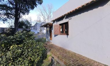 Casa 3 ambientes con parque Barrio El Tejado!