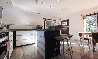 Casa 3 ambientes con parque Barrio El Tejado!