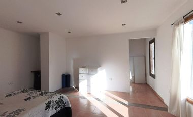 Casa 3 ambientes con parque Barrio El Tejado!