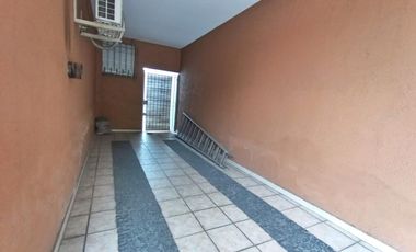 Casa 4 AMB c/PISCINA 10x45