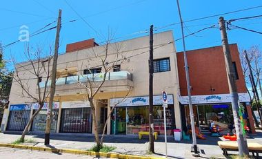 Local en Venta en Villa Ballester - Esquina - Frente al Hospital Marengo
