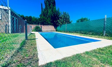 Quincho con pileta en Zavalla