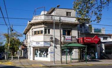 Casa en  esquina excelente ubicación