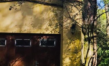 Excelente Lote con Casa de 5 ambientes con parque y quincho en Barrio El Tejado